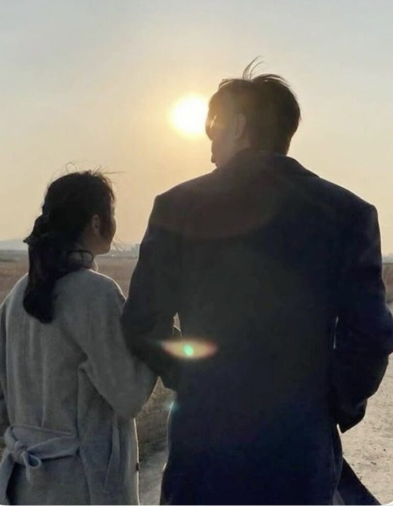 Chồng Ăn Cơm Cùng Trợ Lý