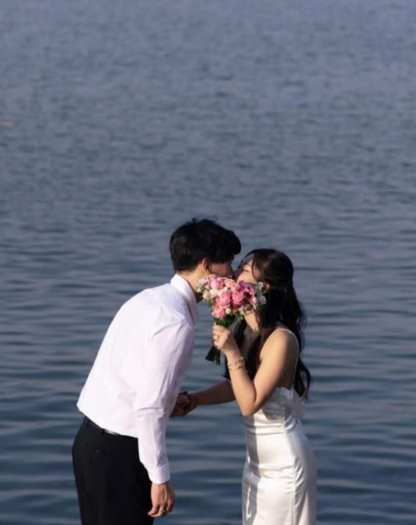 Ngày Bạch Nguyệt Quang Của Anh Ta Về Nước